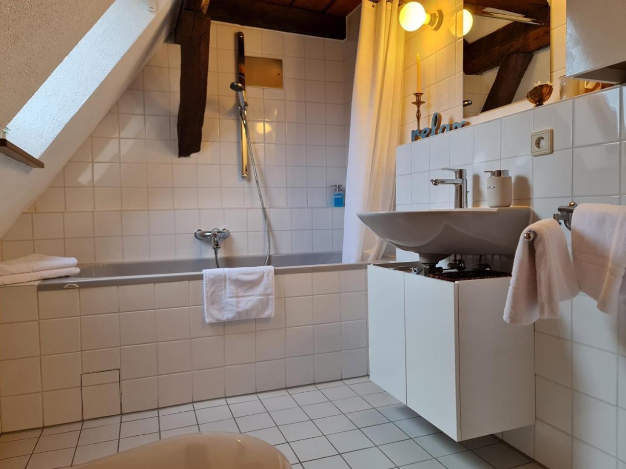 Avahome: Haus Fuer 16, Wlan, Parkplaetze, Netflix, Nespresso Kandel Habitación foto
